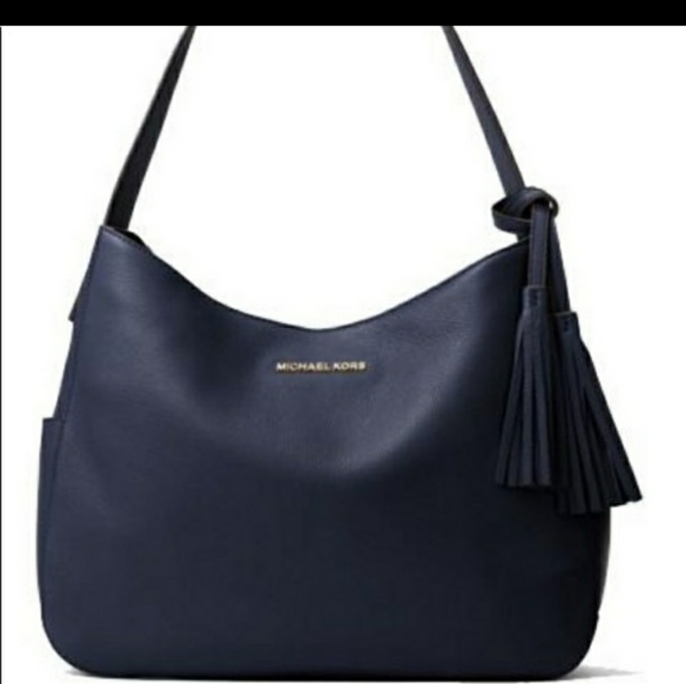 Like New Michael Kors large ashbury shoulder bag